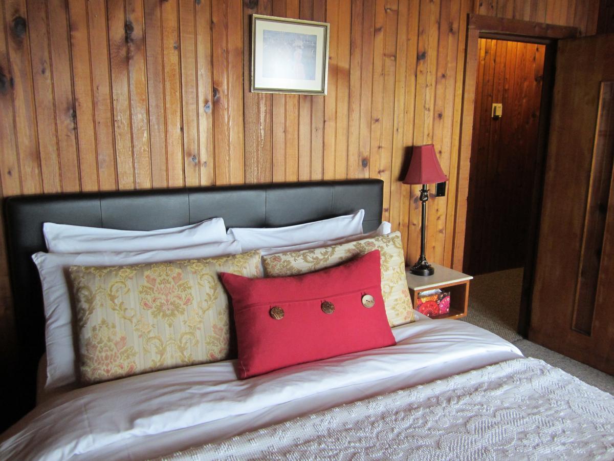 The Surf Lodge And Pub Gabriola Exterior foto